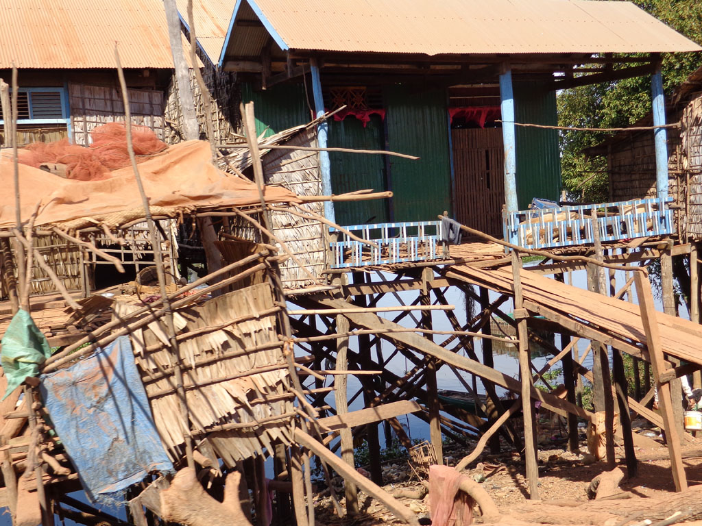 Visiting the floating village: Kampong Khleang