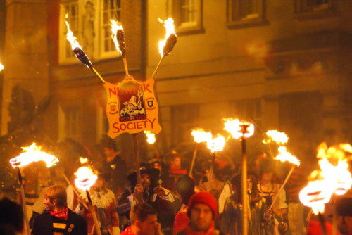 Lewes_Guy_Fawkes_Night_Celebrations_geograph.org.uk_PeterTrimming