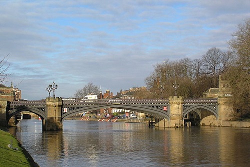 The beautiful Skeldergate Bridge in York. (Image source: Wikimedia Commons Public Domain | Credit to: Johnteslade~commonswiki)