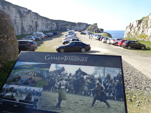 One of the scenes in Game of Thrones was filmed here, at the car park of the Rope Bridge near Giants Causeway.
