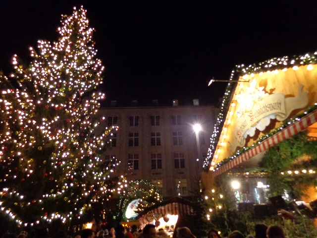 The market at night - with all the lights and cold temperature it feels even more festive!