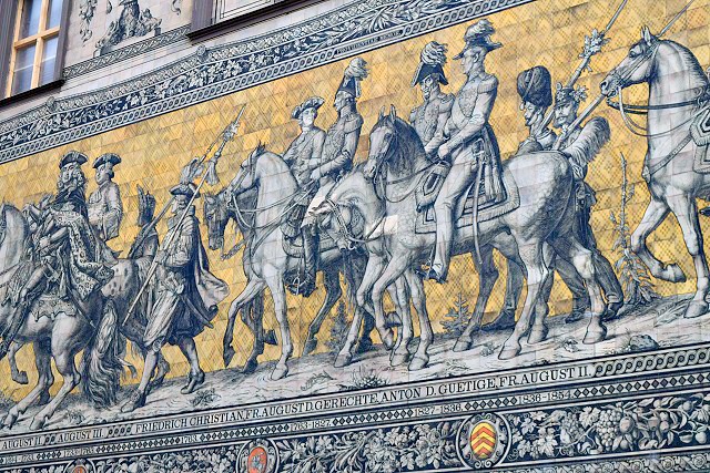 Mural depicting a procession of past kings of Saxony outside the Residenzschloss.